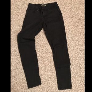 *SOLD* Levi’s 711 Skinny Jeans